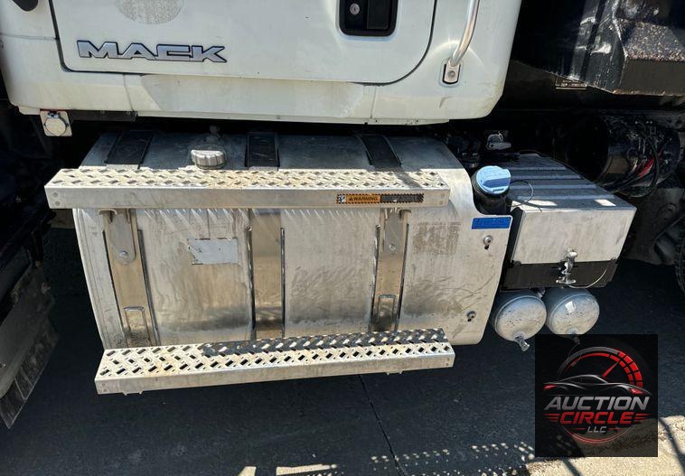 2018 Mack Granite GU713 dump truck