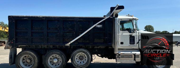2018 Mack Granite GU713 dump truck