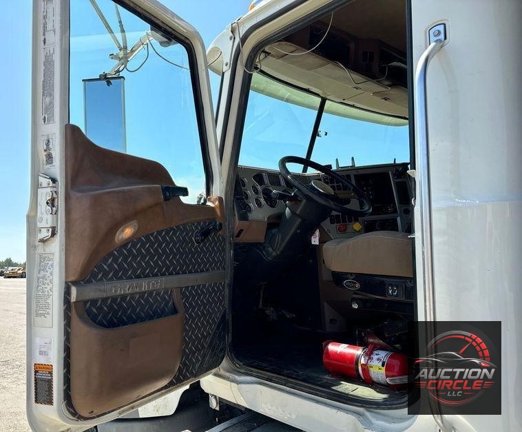 2018 Mack Granite GU713 dump truck