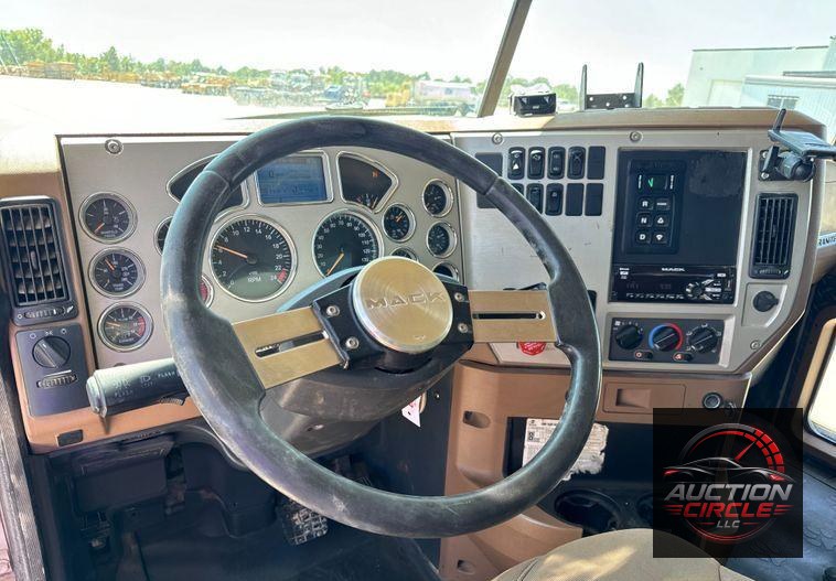 2018 Mack Granite GU713 dump truck