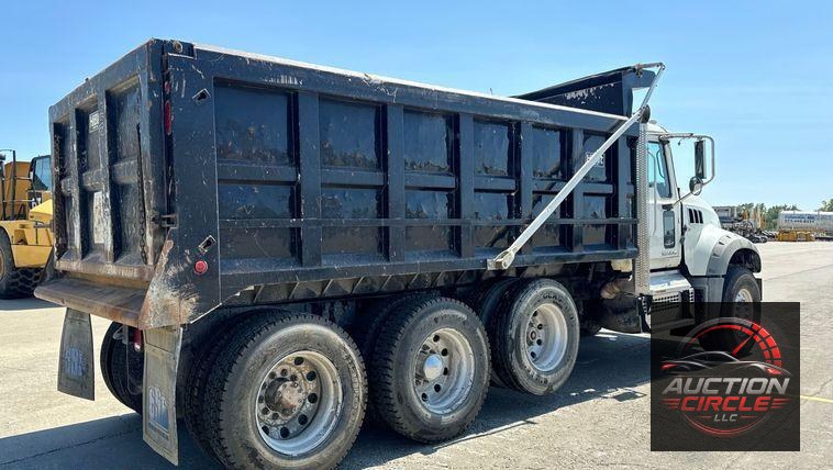 2018 Mack Granite GU713 dump truck