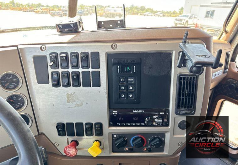 2018 Mack Granite GU713 dump truck