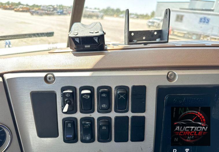 2018 Mack Granite GU713 dump truck
