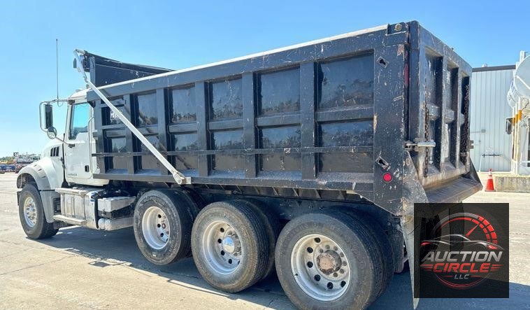 2018 Mack Granite GU713 dump truck
