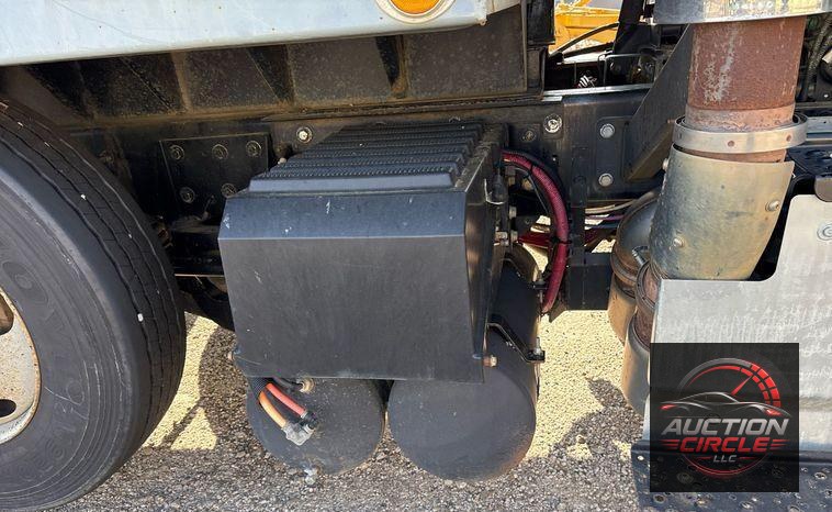 2017 International 7600 dump truck