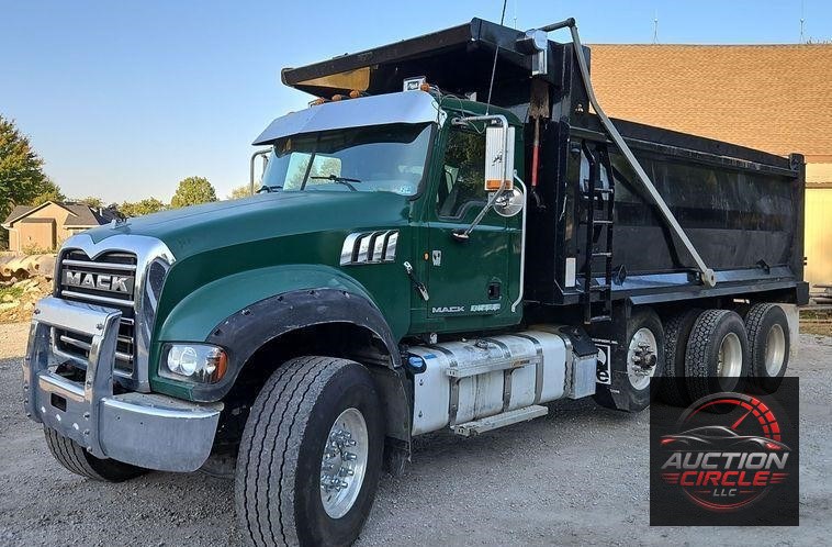 2014 Mack GU713 dump truck