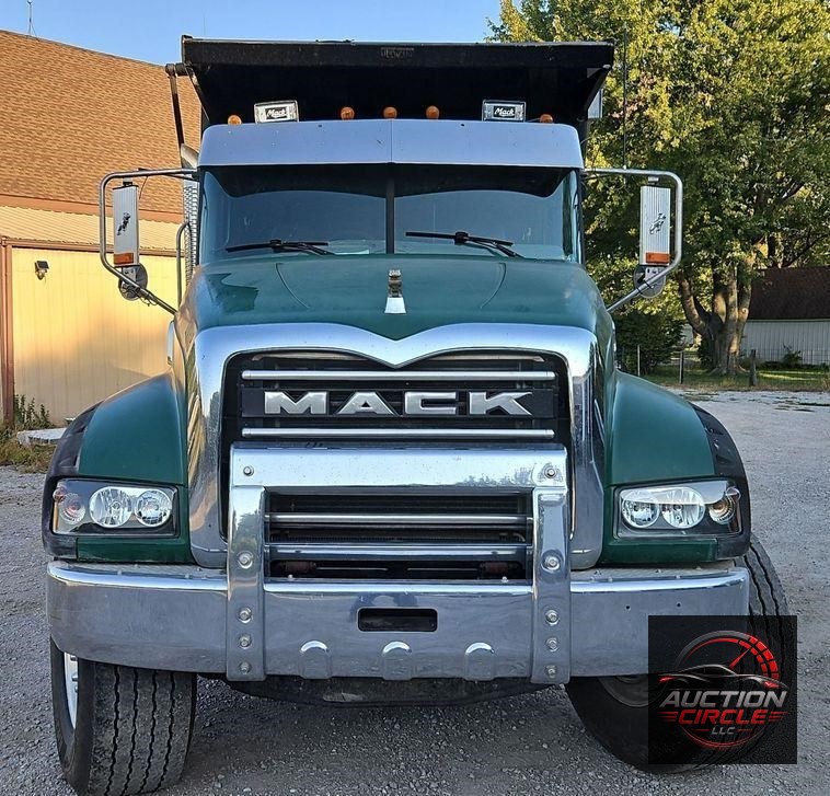 2014 Mack GU713 dump truck