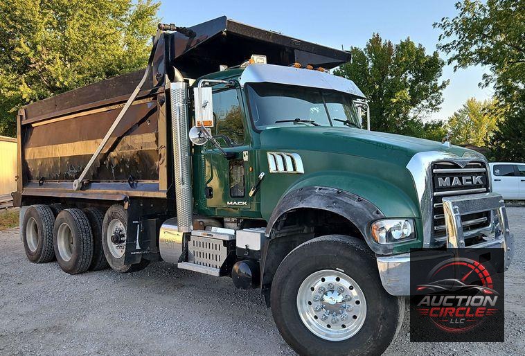 2014 Mack GU713 dump truck