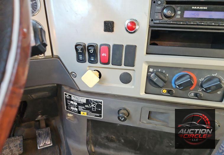 2014 Mack GU713 dump truck