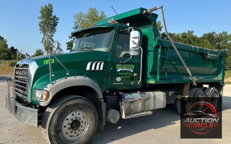 2018 Mack GU713 dump truck