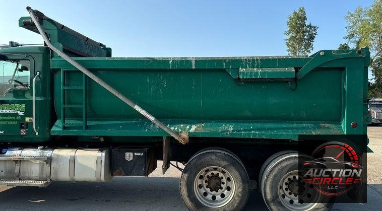 2018 Mack GU713 dump truck