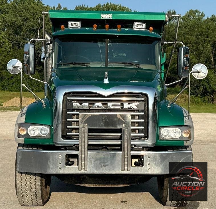 2018 Mack GU713 dump truck