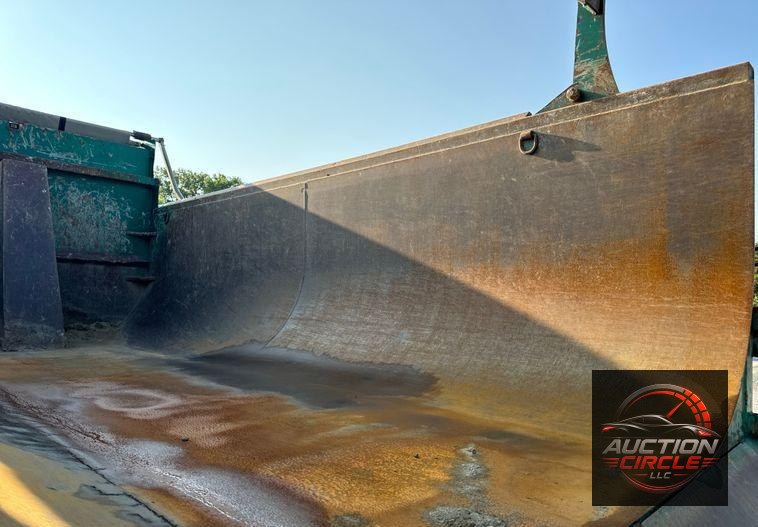 2018 Mack GU713 dump truck