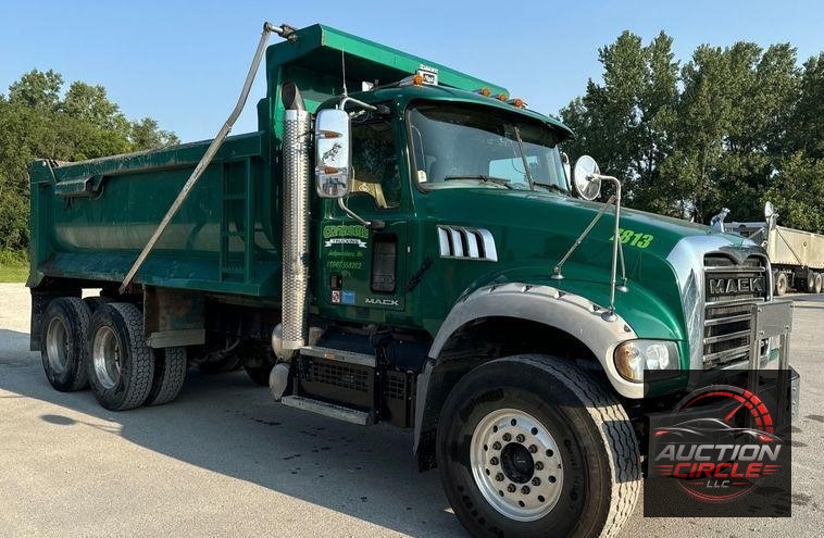 2018 Mack GU713 dump truck