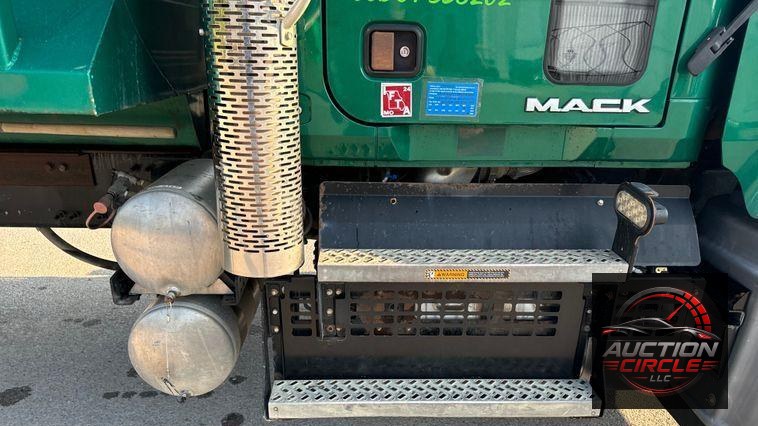 2018 Mack GU713 dump truck
