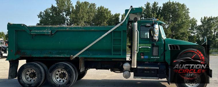 2018 Mack GU713 dump truck