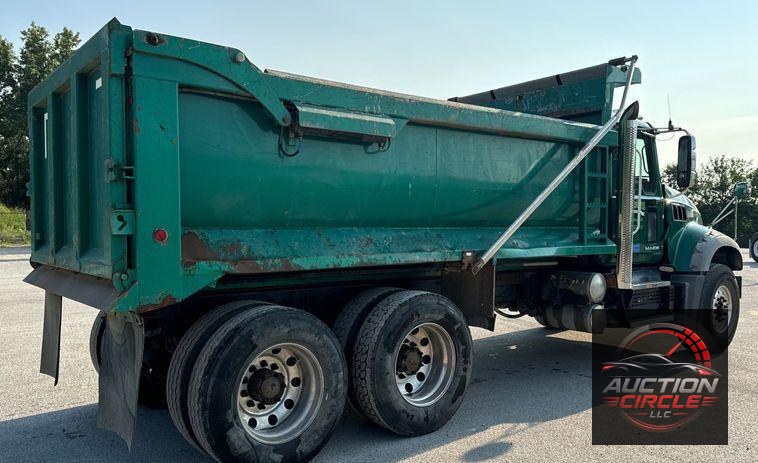 2018 Mack GU713 dump truck