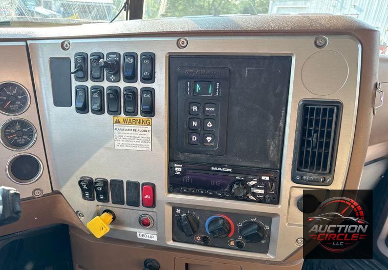 2018 Mack GU713 dump truck