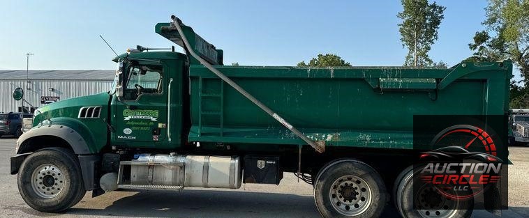 2018 Mack GU713 dump truck