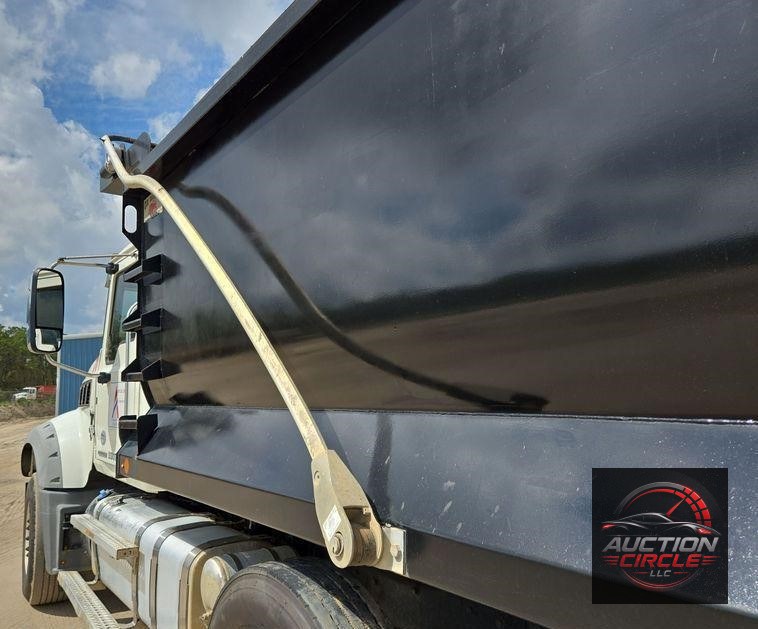 2019 Mack Granite dump truck