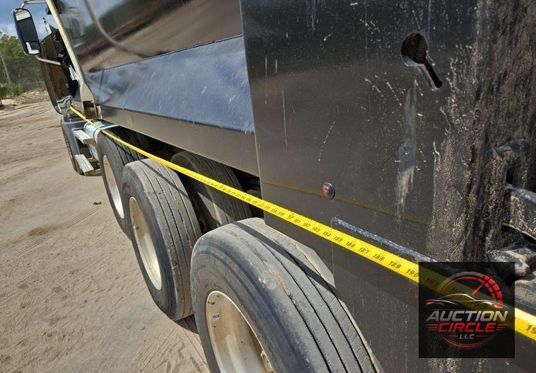 2019 Mack Granite dump truck