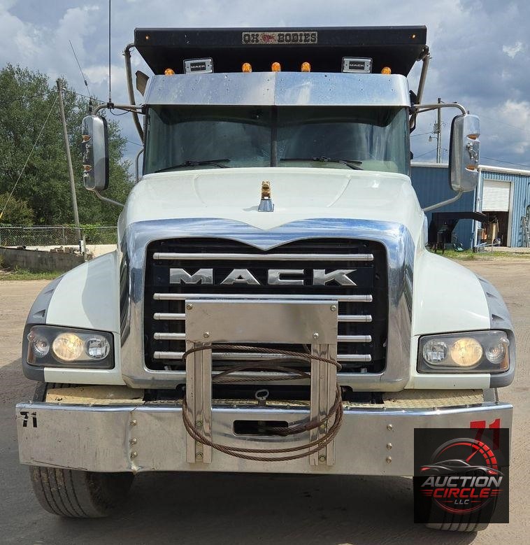2019 Mack Granite dump truck