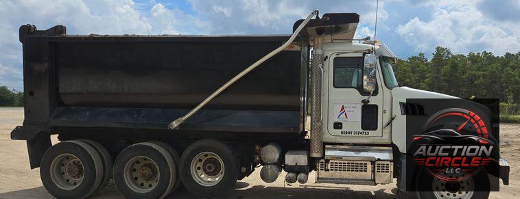 2019 Mack Granite dump truck