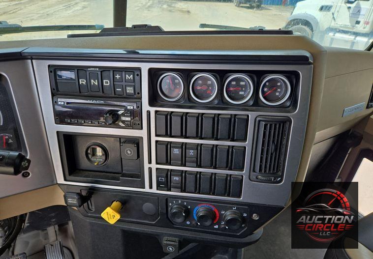 2019 Mack Granite dump truck