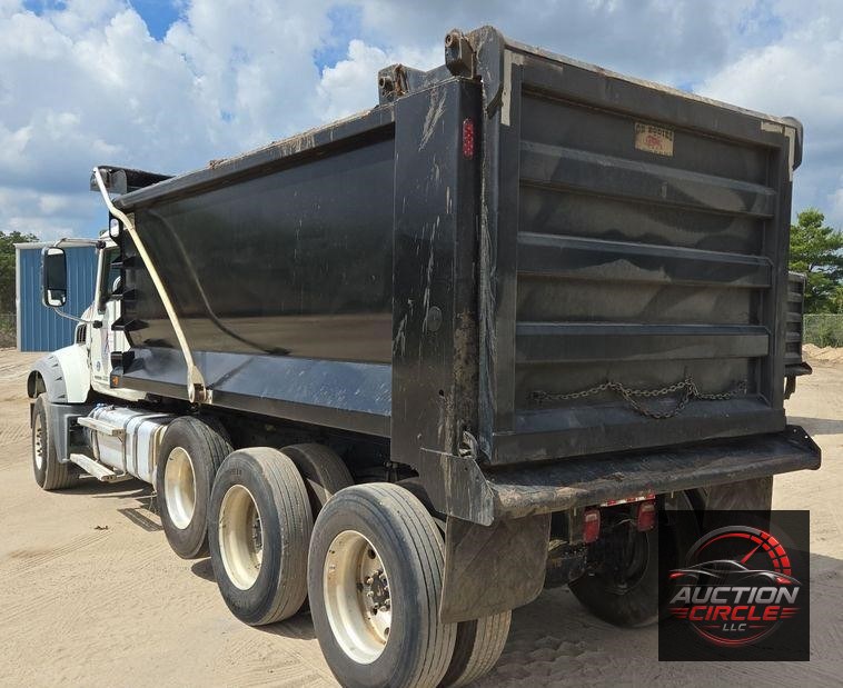 2019 Mack Granite dump truck