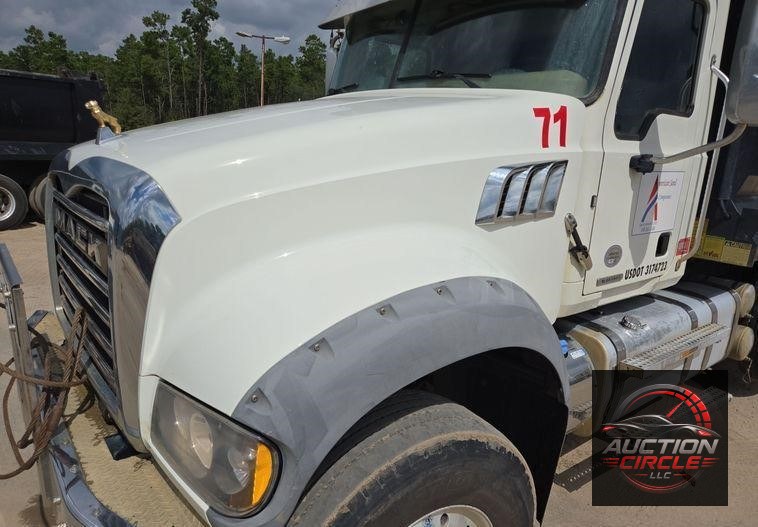 2019 Mack Granite dump truck