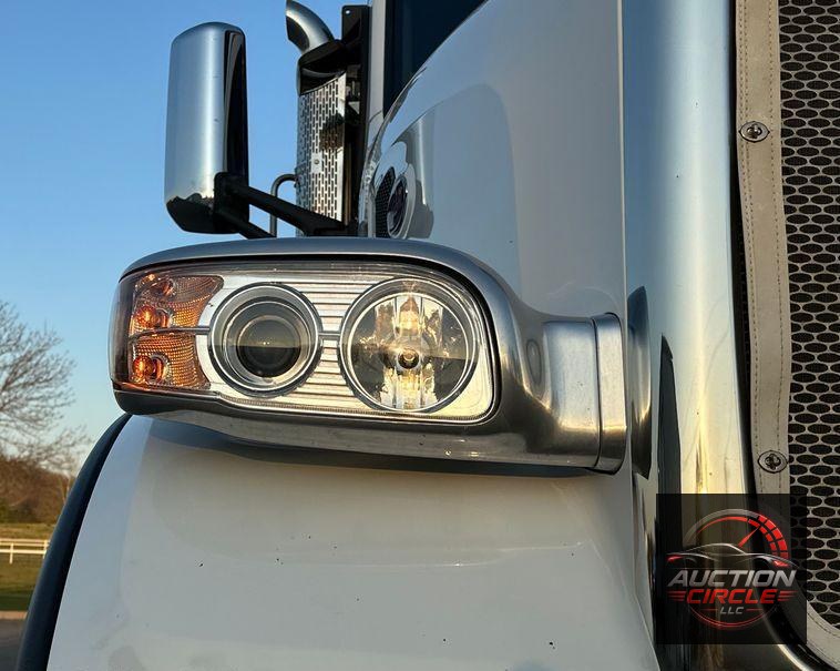 2021 Peterbilt  567 dump truck