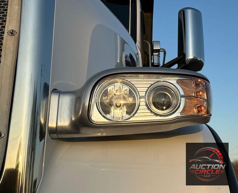 2021 Peterbilt  567 dump truck