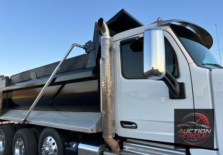 2021 Peterbilt  567 dump truck