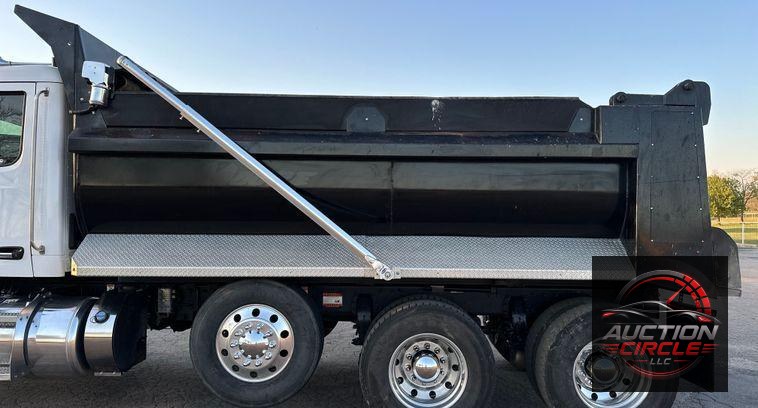 2021 Peterbilt  567 dump truck