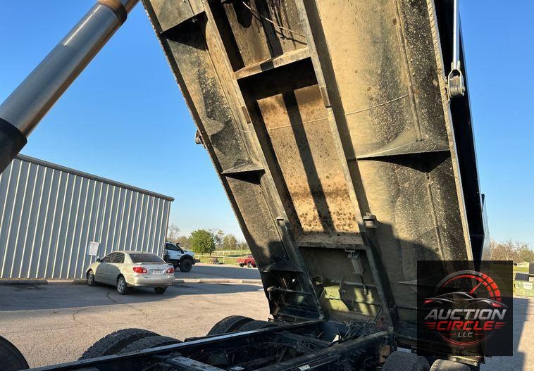 2021 Peterbilt  567 dump truck