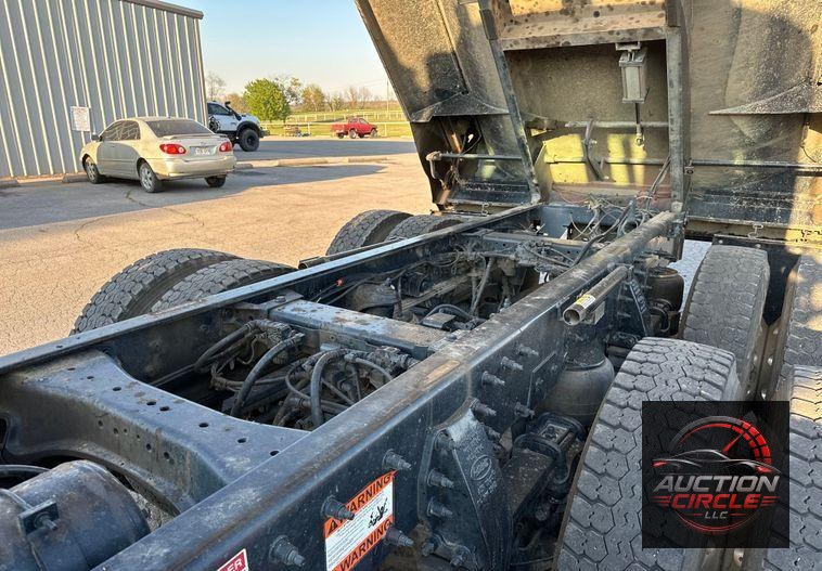 2021 Peterbilt  567 dump truck