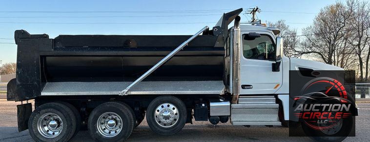 2021 Peterbilt  567 dump truck