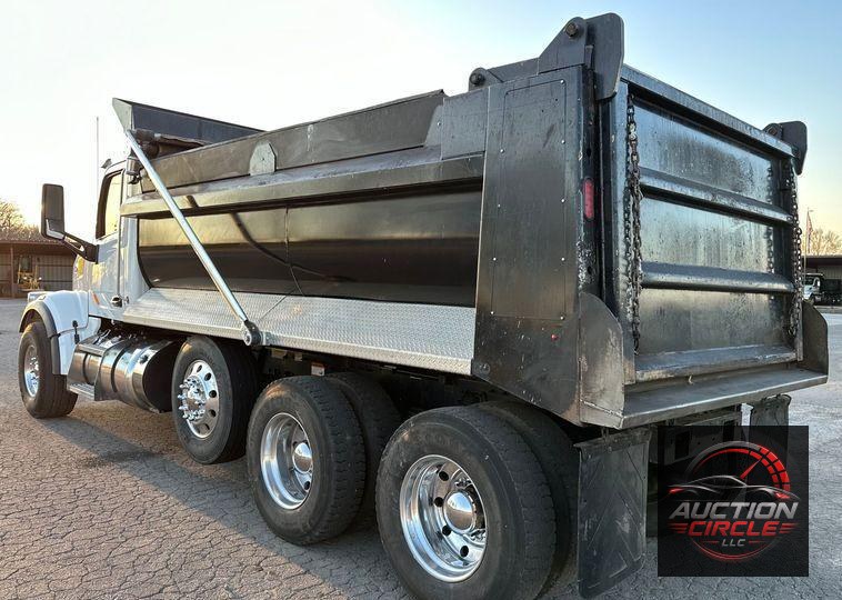 2021 Peterbilt  567 dump truck