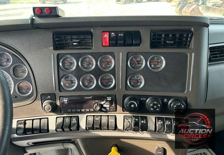 2015 Kenworth T880  dump truck