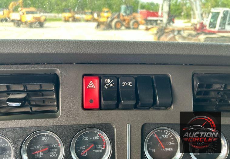 2015 Kenworth T880  dump truck