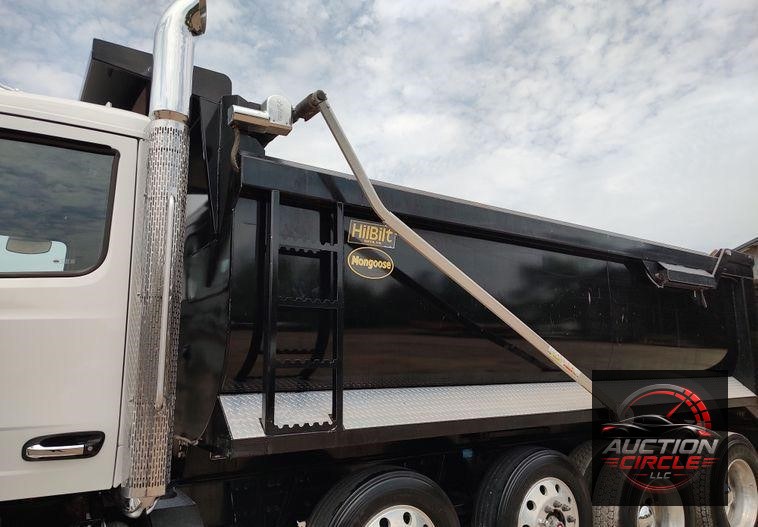 2021 Peterbilt 567  dump truck