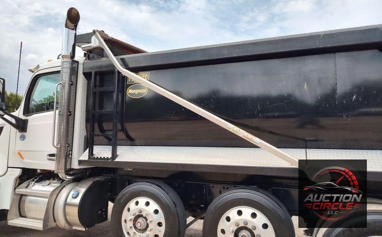 2021 Peterbilt 567  dump truck