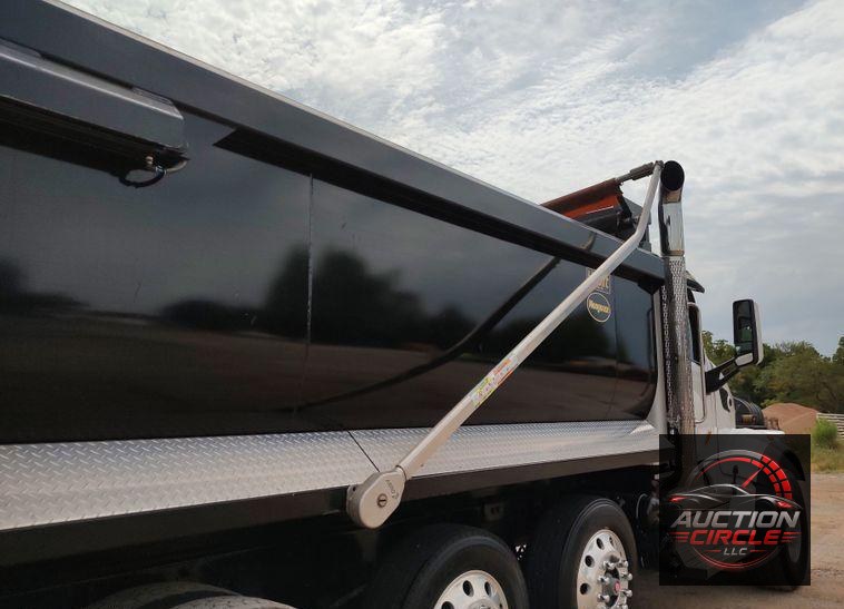 2021 Peterbilt 567  dump truck