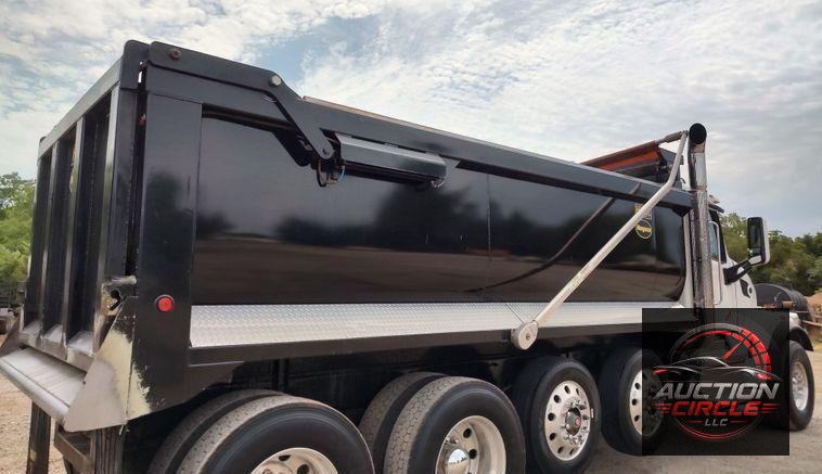 2021 Peterbilt 567  dump truck