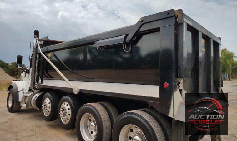 2021 Peterbilt 567  dump truck