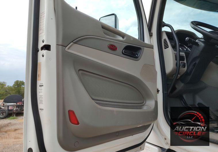 2021 Peterbilt 567  dump truck