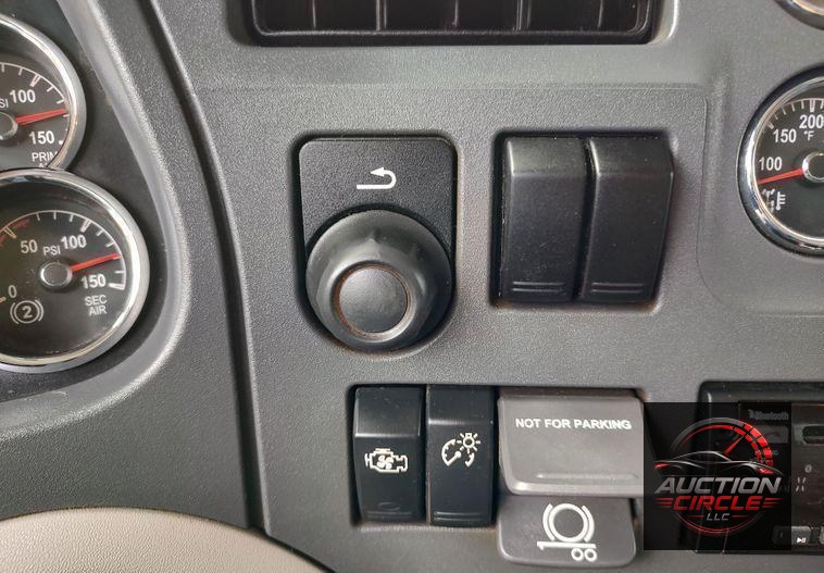 2021 Peterbilt 567  dump truck