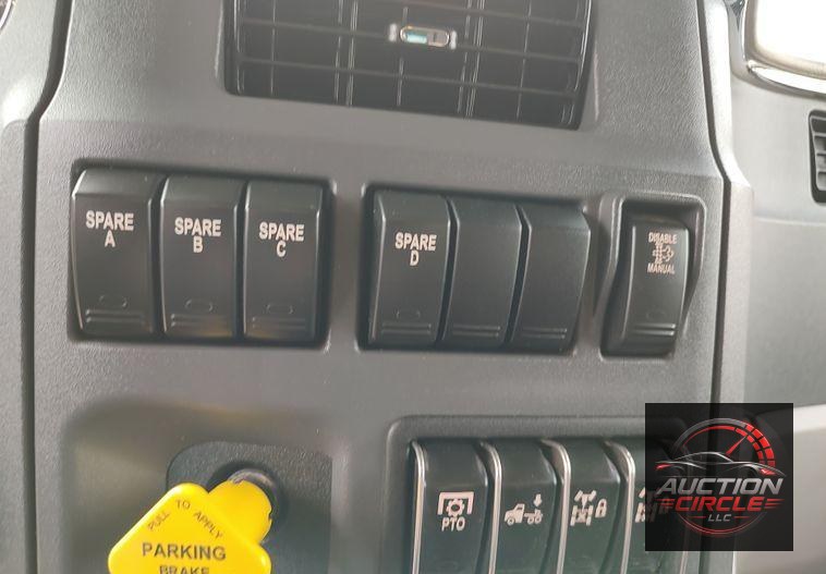 2021 Peterbilt 567  dump truck