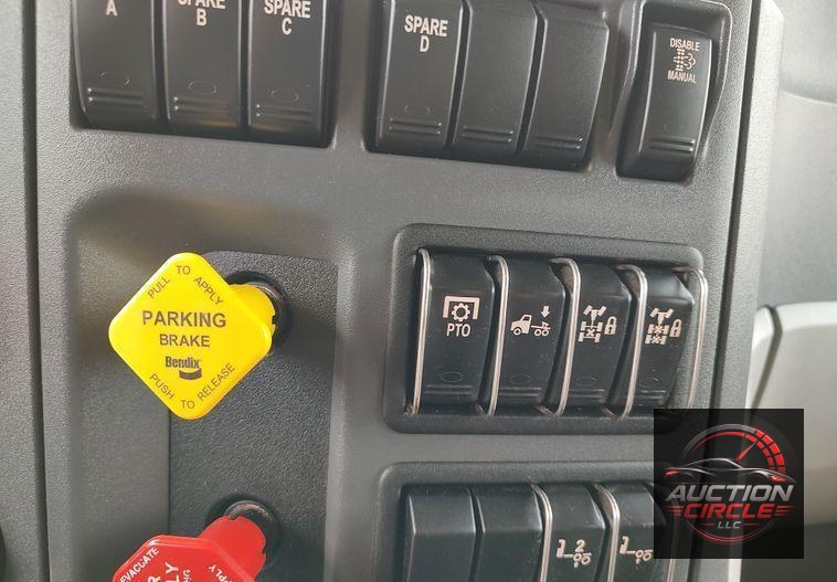 2021 Peterbilt 567  dump truck