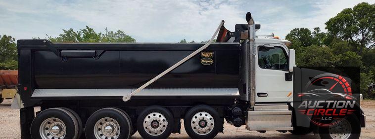 2021 Peterbilt 567  dump truck